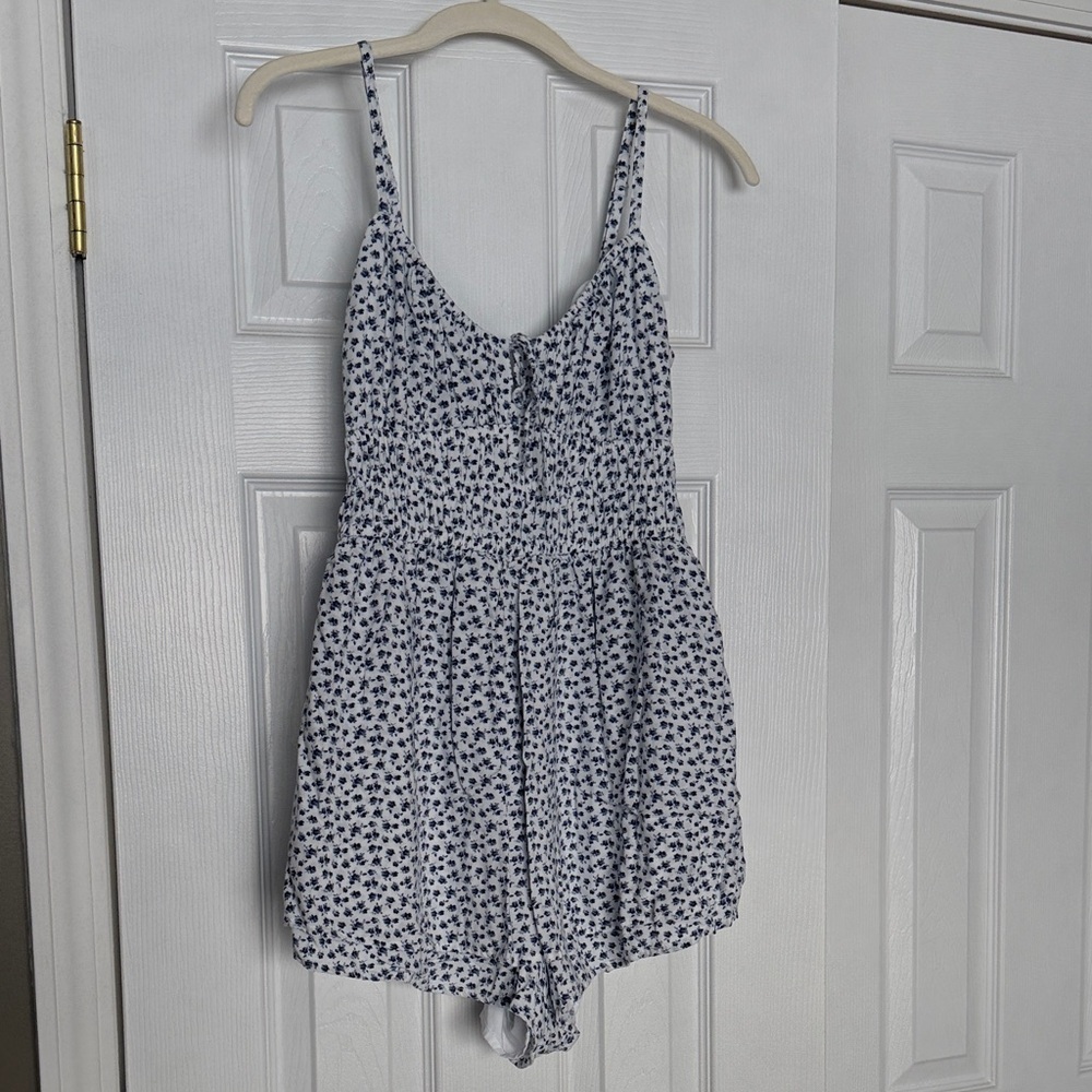 Hollister Floral Romper - Picture 10 of 15